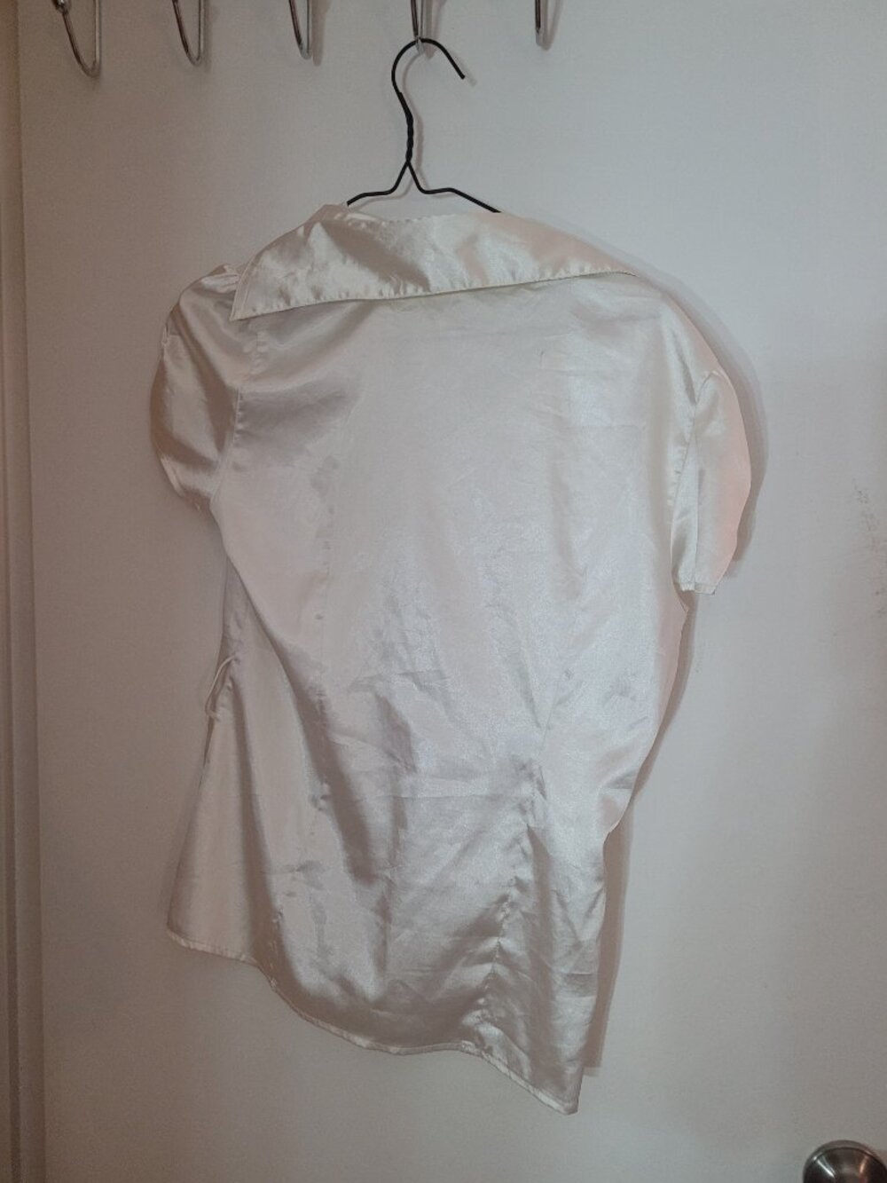 White Silk Button TOP - Picture 2 of 2